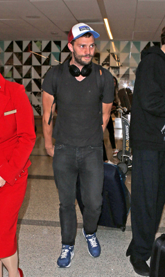 x17_jamie_dornan_lax_080117_08.jpg