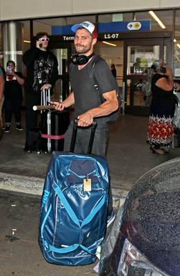 x17_jamie_dornan_lax_080117_11.jpg