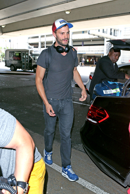 x17_jamie_dornan_lax_080117_13.jpg